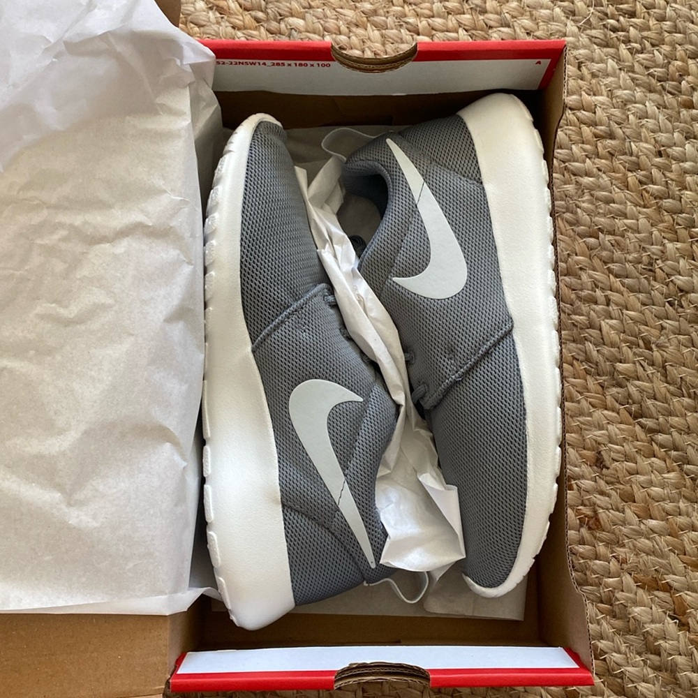 Nike Roshe One Women’s BNIB